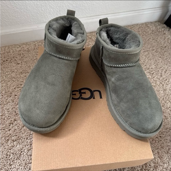 UGG Classic Ultra Mini Boots - Picture 10 of 12